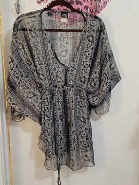 Sheer Printed V-Neck Blouse - Black & White